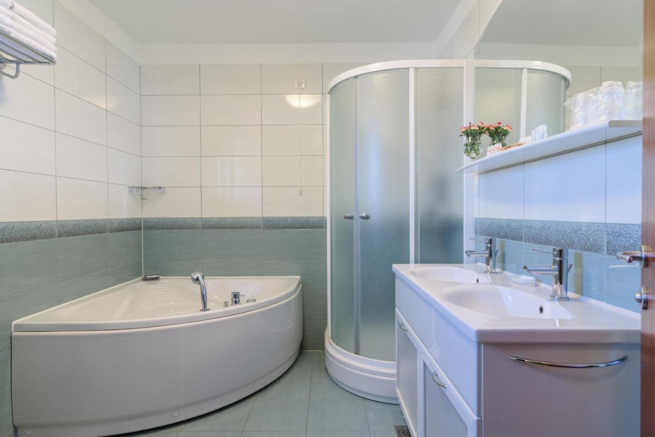 Villa Mediterana Seget Vranjica Eksteriør billede