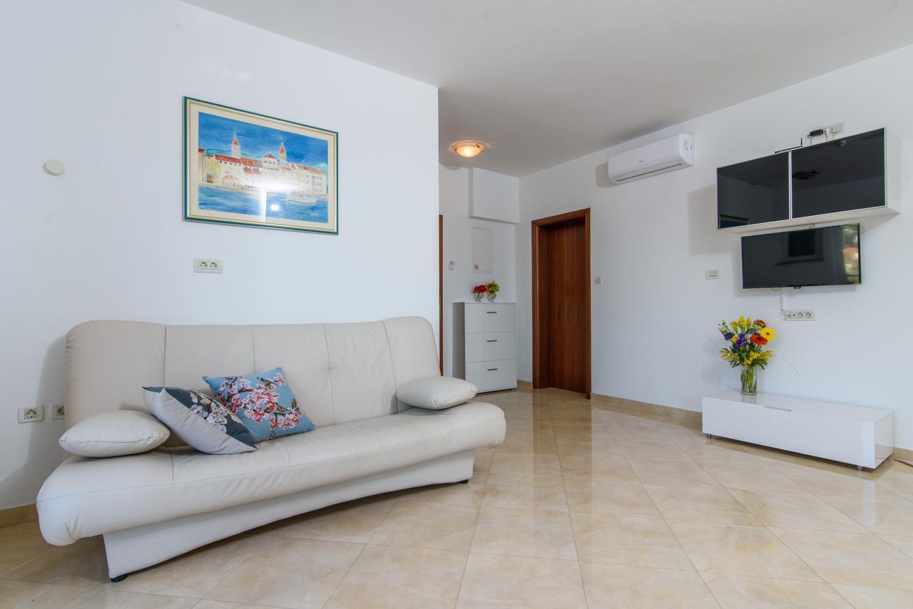Villa Mediterana Seget Vranjica Eksteriør billede
