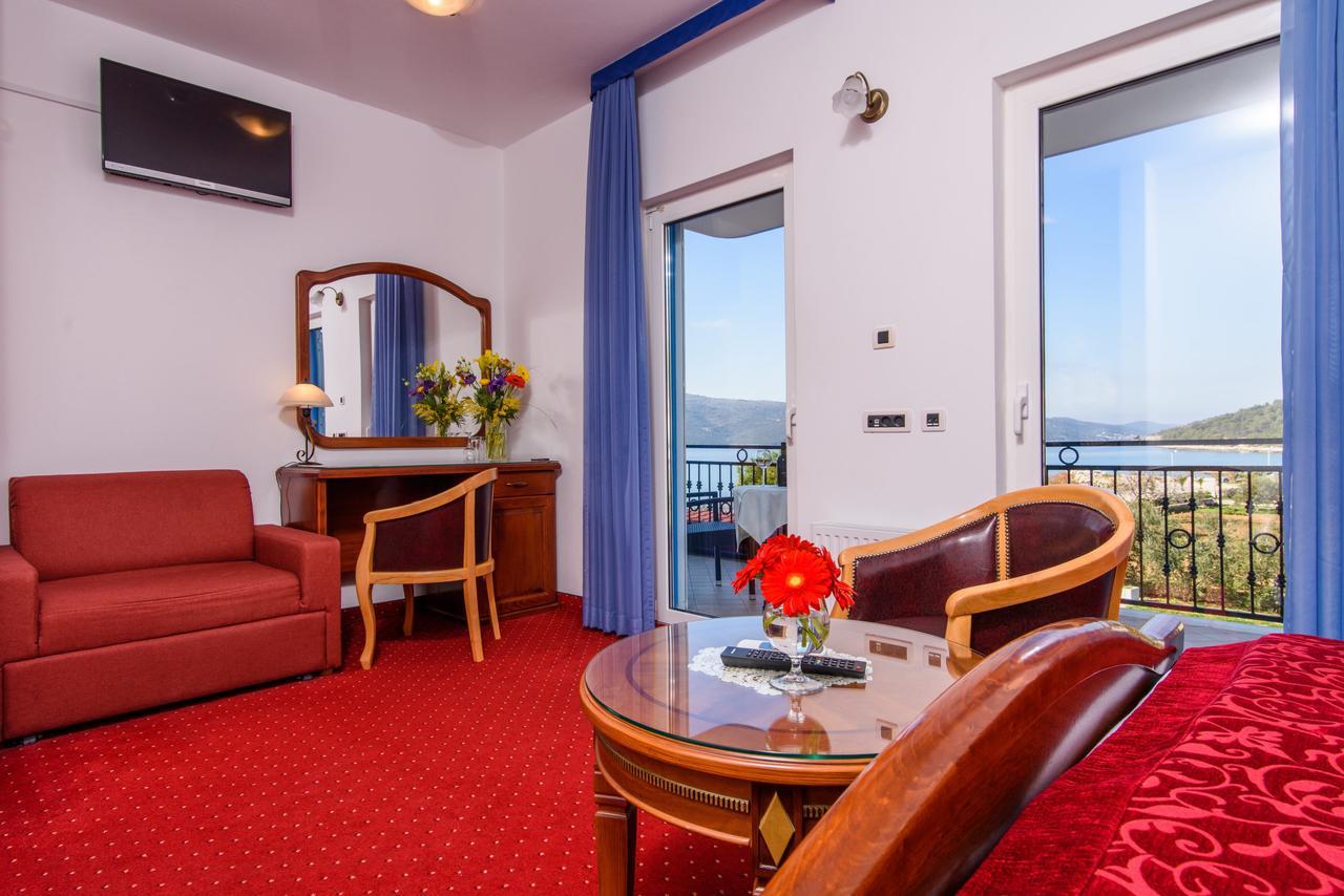 Villa Mediterana Seget Vranjica Eksteriør billede