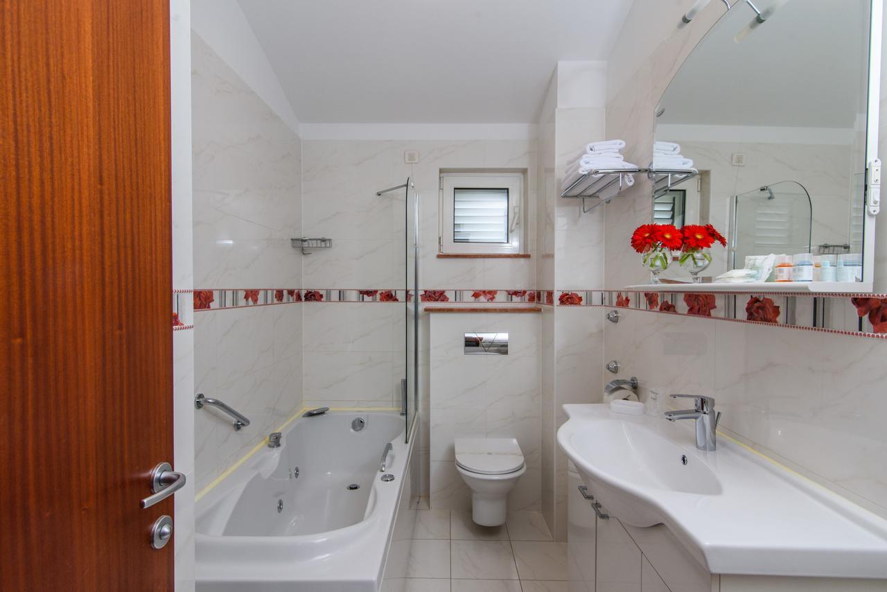 Villa Mediterana Seget Vranjica Eksteriør billede