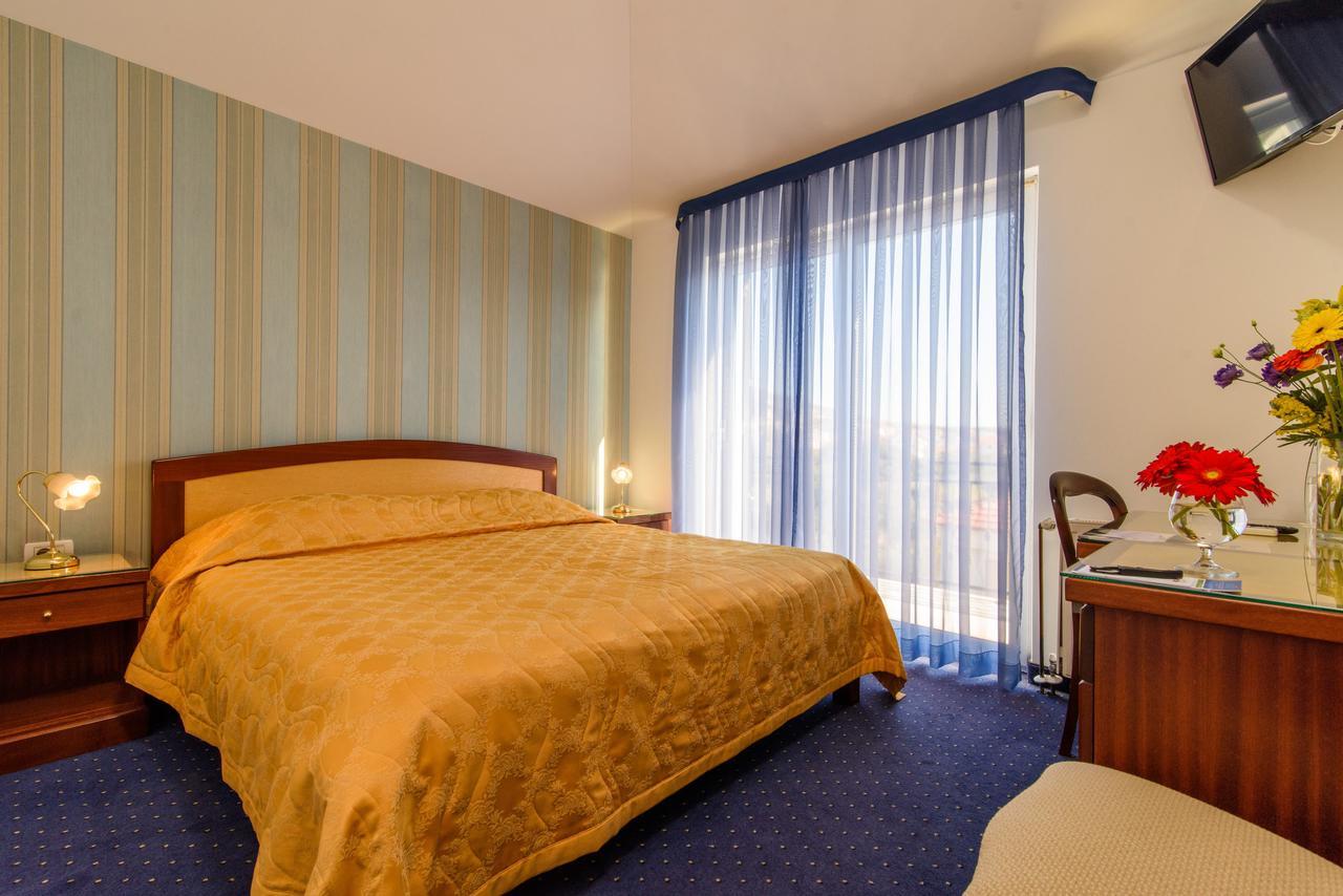 Villa Mediterana Seget Vranjica Eksteriør billede
