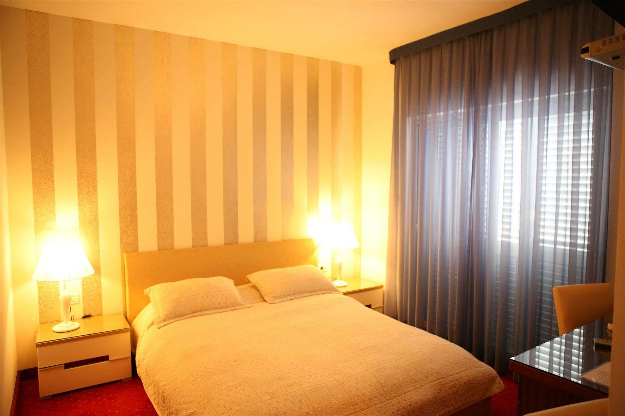 Villa Mediterana Seget Vranjica Eksteriør billede