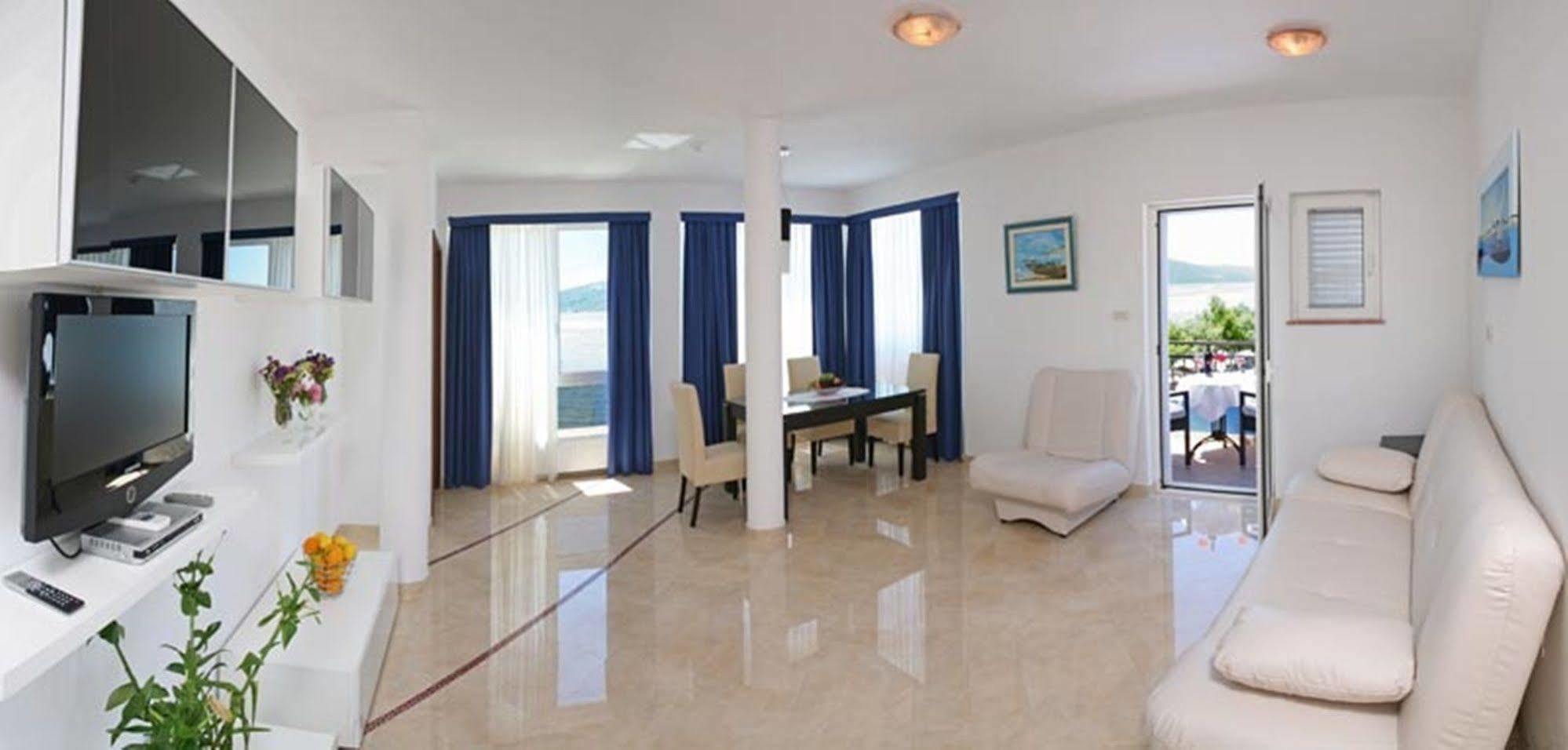 Villa Mediterana Seget Vranjica Eksteriør billede