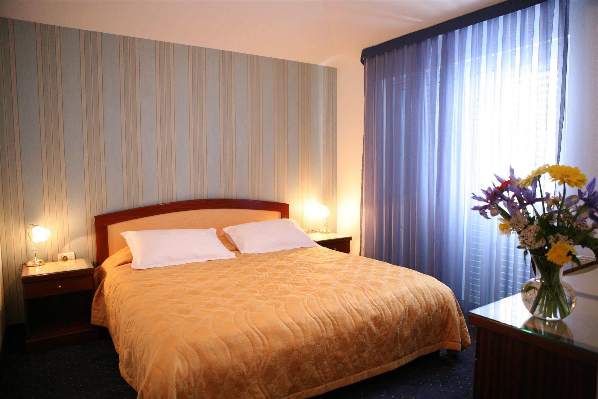 Villa Mediterana Seget Vranjica Eksteriør billede