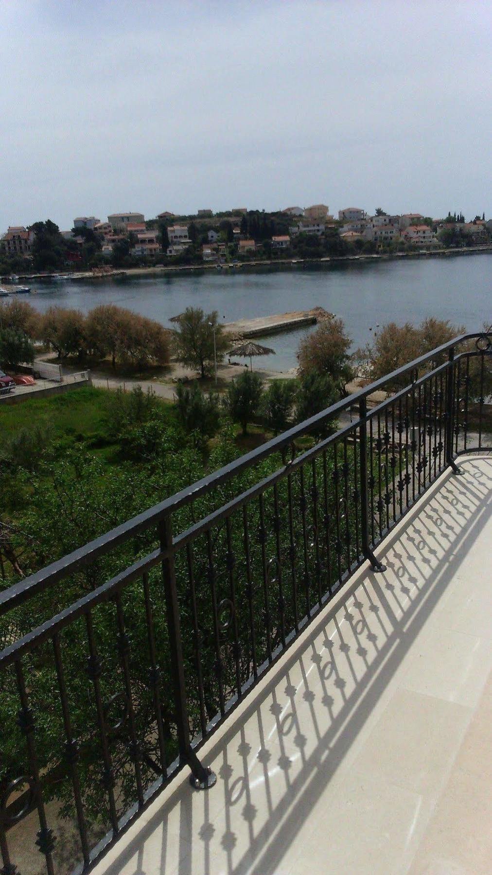 Villa Mediterana Seget Vranjica Eksteriør billede